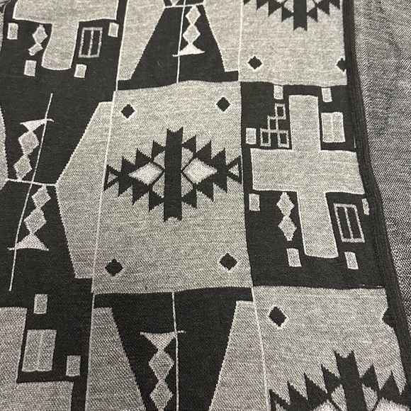 Beautiful Aztec Wrap with Faux Fur - Picture 3 of 16